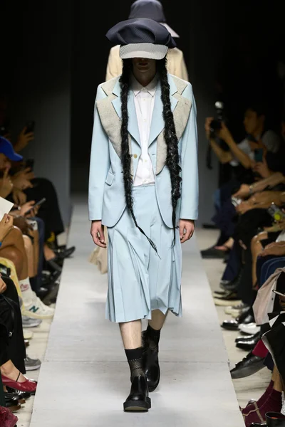 Look 18
